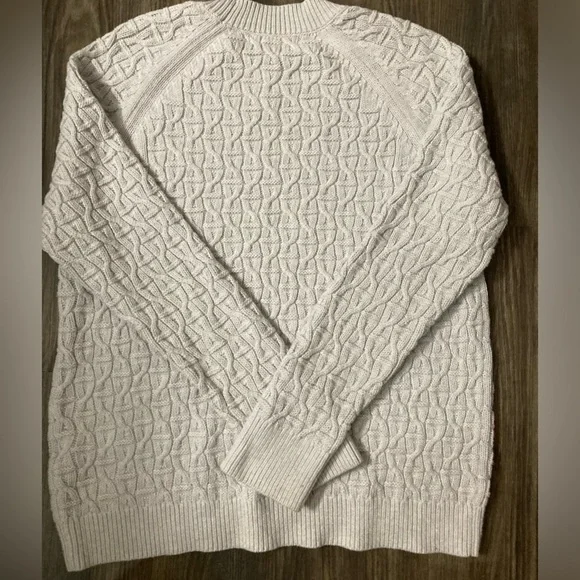 Banana Republic Women’s Small Beige Cable Knit Sweater - Picture 4 of 5